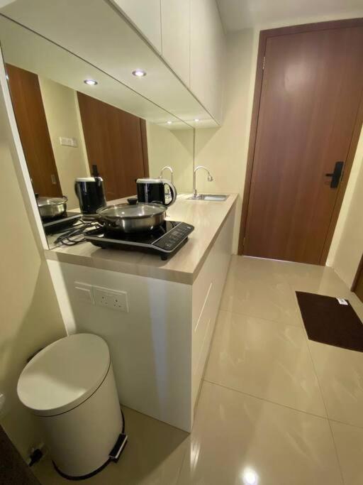 Nagoya Thamrin Apartment High Floor With View Exterior photo